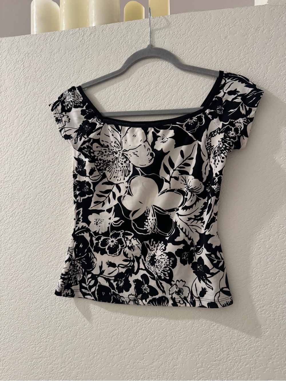 Silver gate Black & White Floral Off-Shoulder Camisole Top